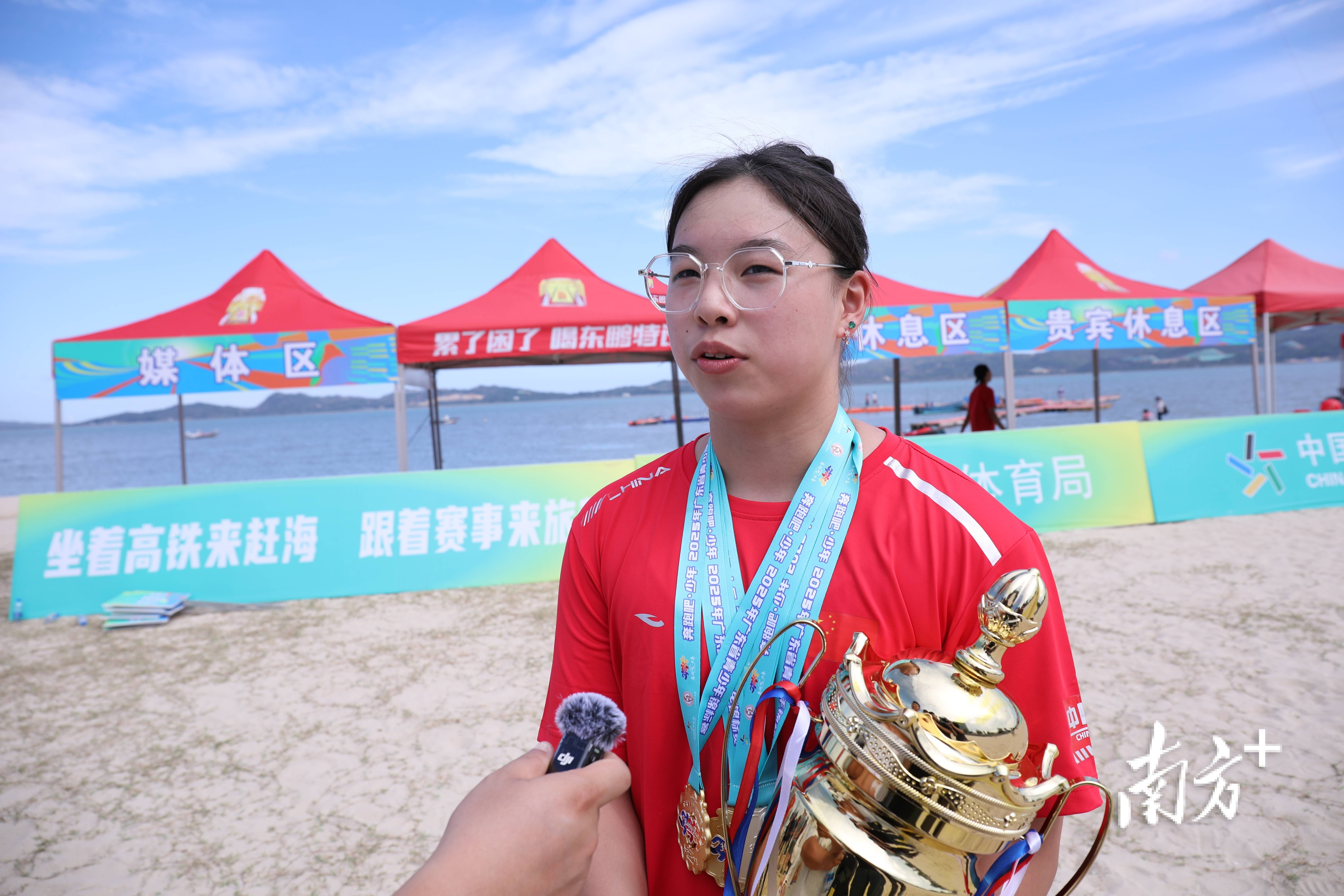 杏彩体育官方登录入口-马拉松选手拼尽全力坚持到底夺冠