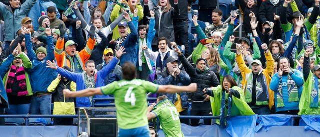 杏彩体育官网入口-场上大战硝烟弥漫，球员实力碰撞