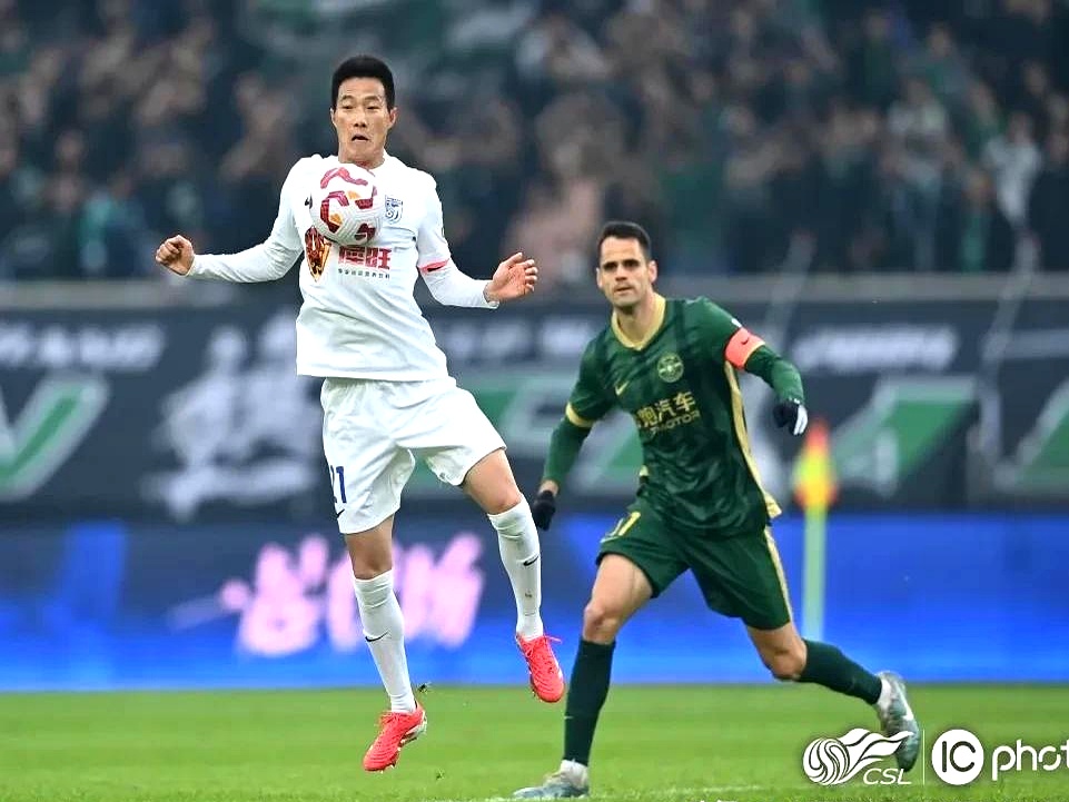 杏彩体育链接-大连一方球员表现抢眼，带领球队逆转获胜