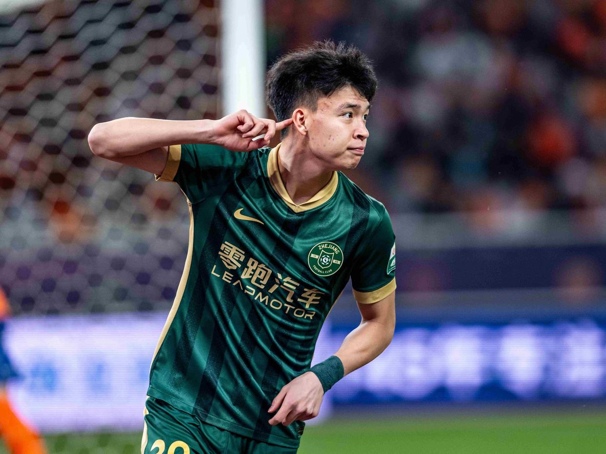 杏彩体育网页版登录入口-上海绿地申花豪取胜利，继续领跑的简单介绍