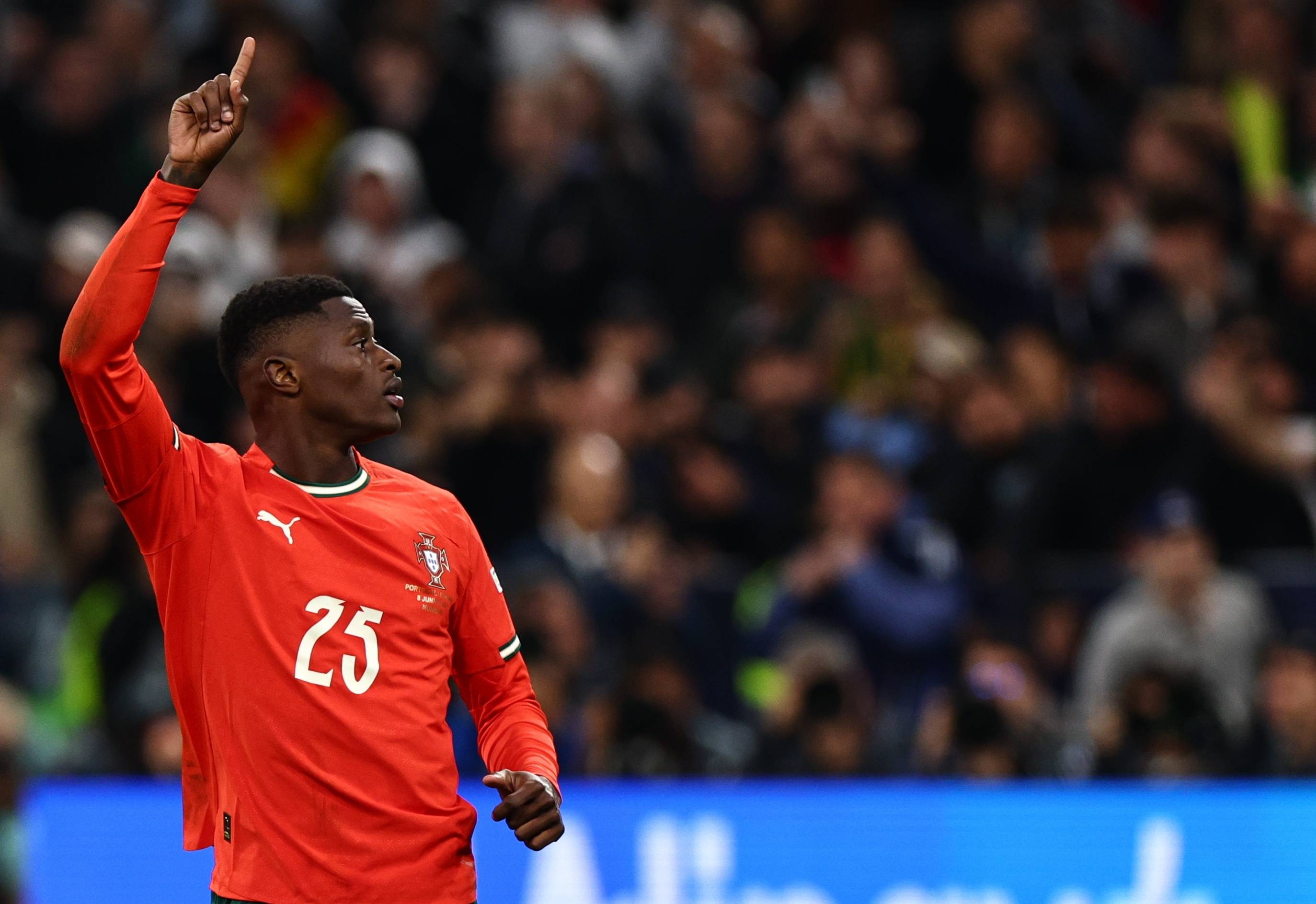 包含欧国联淘汰赛打响：球员发挥出色带队晋级的词条