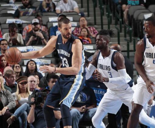 杏彩体育app-小牛主场战胜活塞，送对手新赛季首败的简单介绍