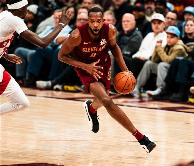 杏彩体育在线-包含勇士主场连胜收官轻取猛龙结束三连败的词条