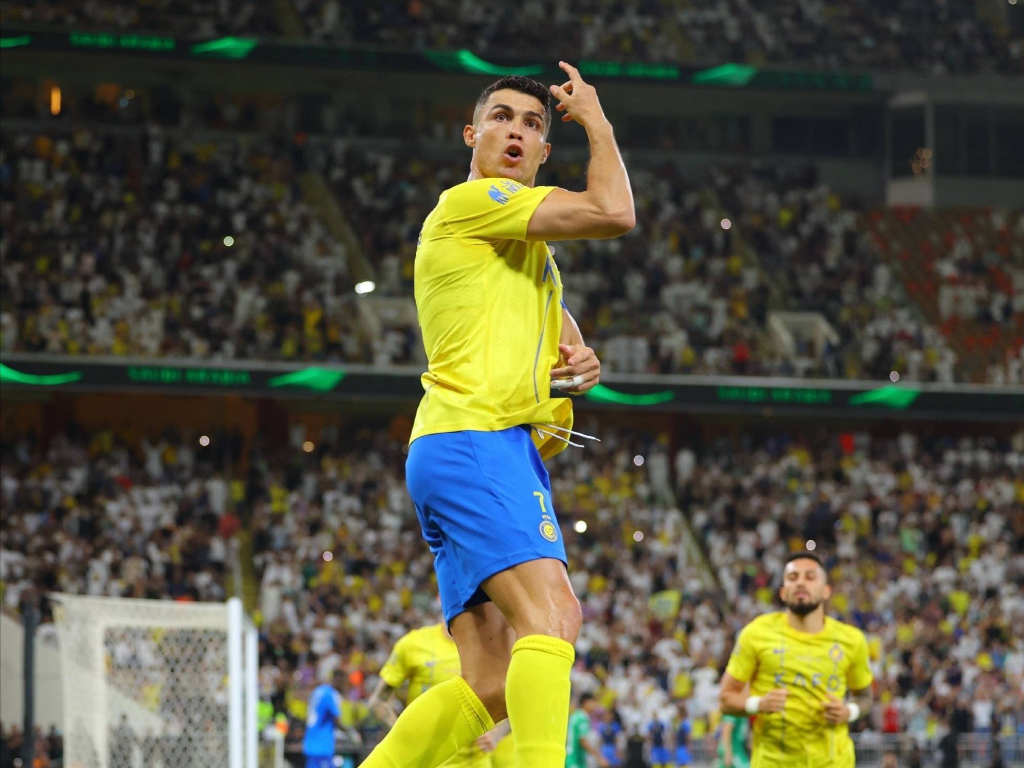 杏彩体育在线-欧洲球员转会传闻不断，引发球迷热议