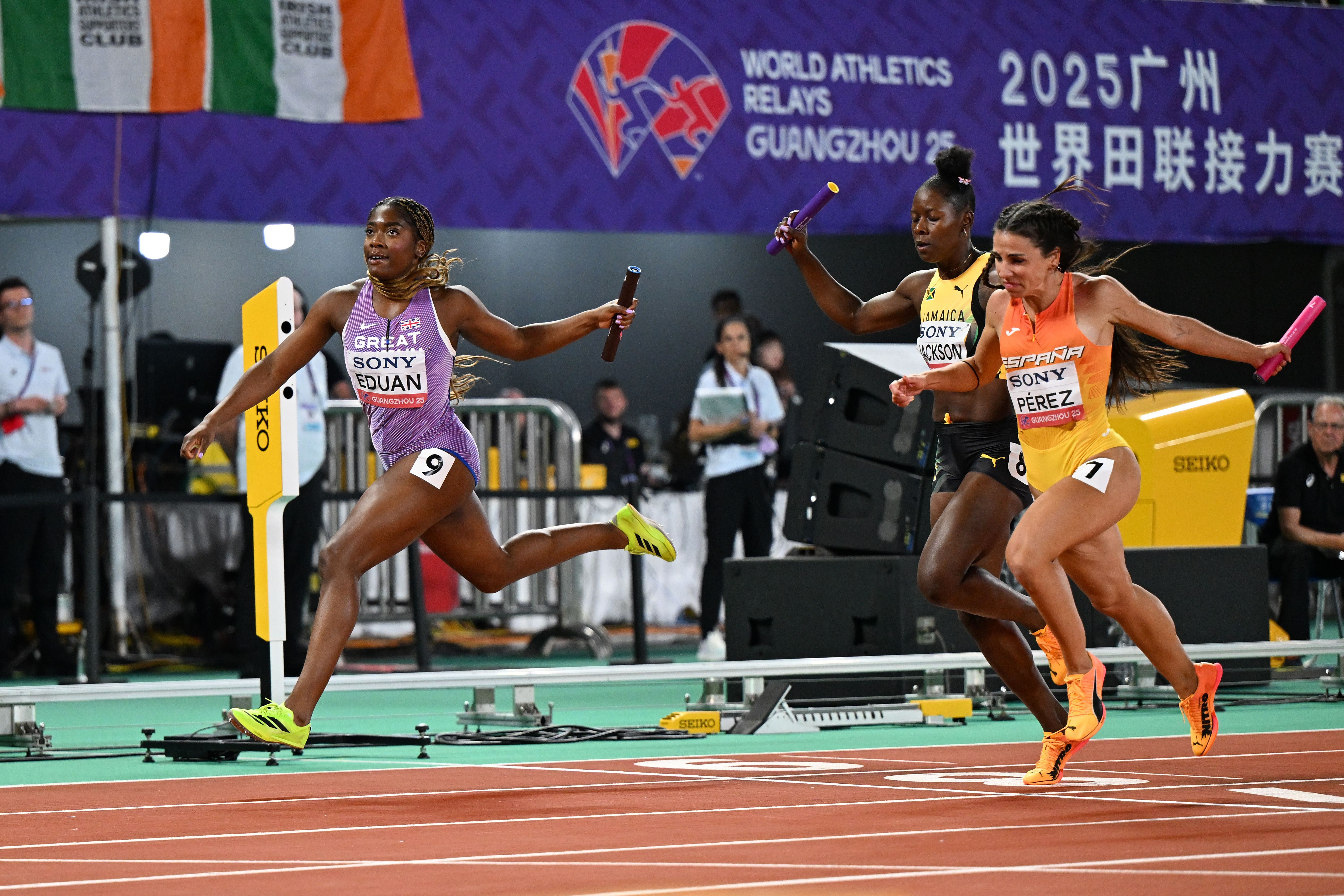 澳大利亚田径选手勇夺金牌，震撼赛场