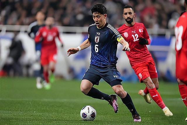 日本球员在比赛中表现亮眼,成为关注焦点 日本球员在比赛中表现亮眼,成为关注焦点