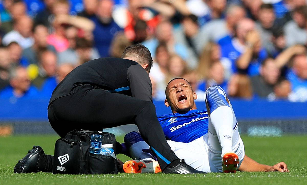 包含斯托克城客场不敌埃弗顿，实力暴露问题需解决的词条