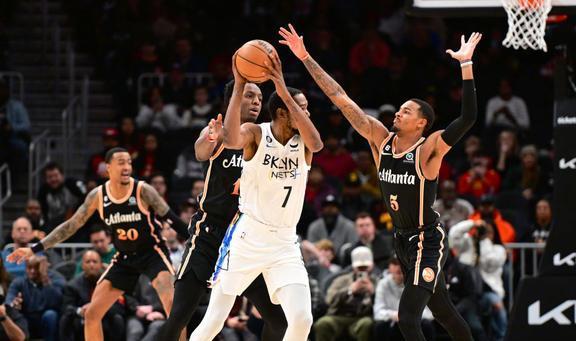 篮网队中锋连续获三双,领队击败老鹰队 篮网队中锋连续获三双,领队击败老鹰队