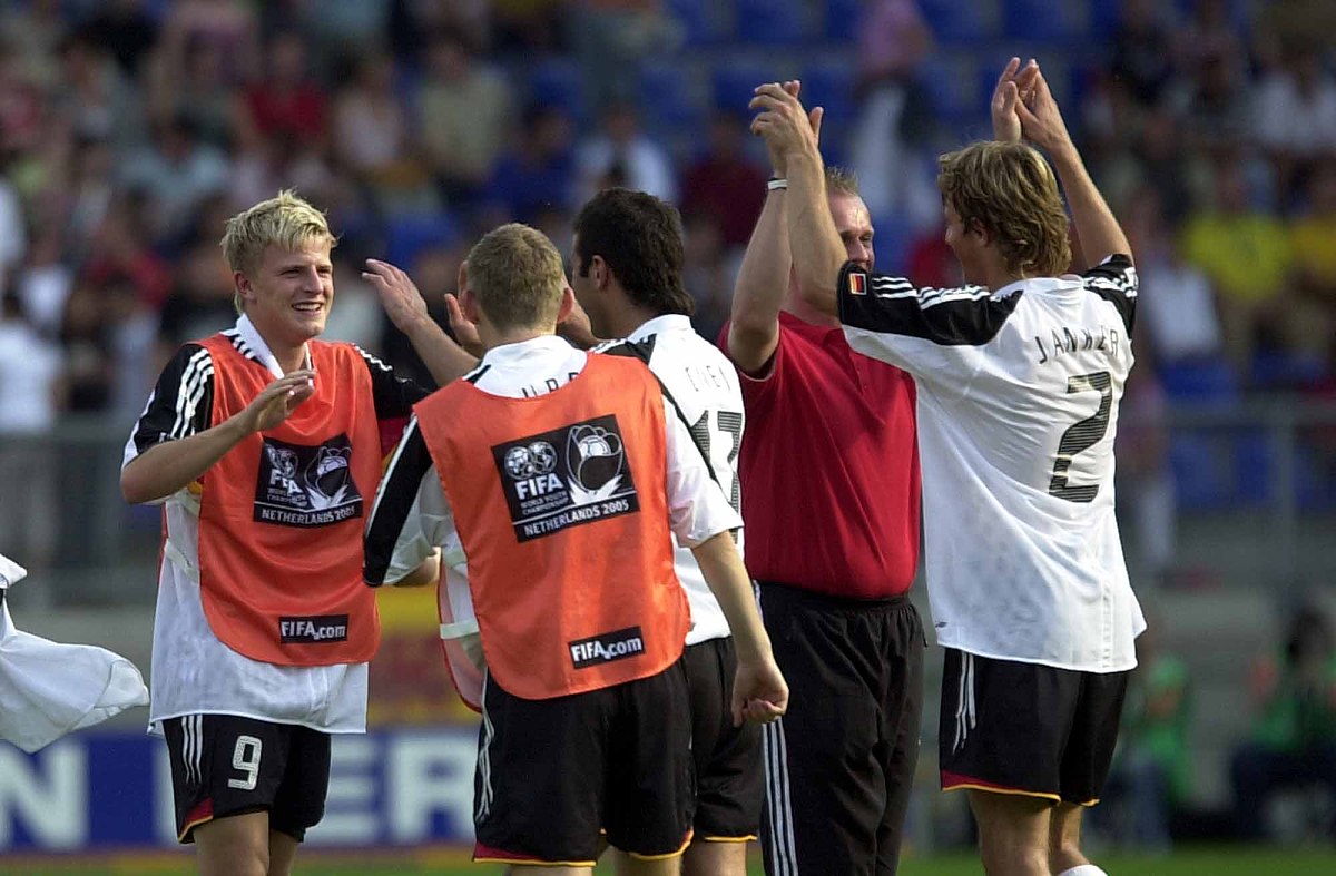 杏彩体育在线登录-包含汉诺威青年队在德国足球顶级职业联赛冲锋的词条