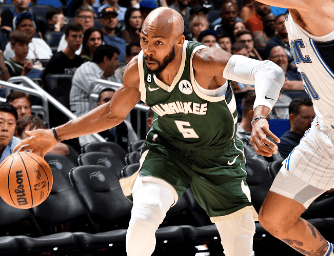 杏彩体育在线-雄鹿客场告捷，米德尔顿砍下+